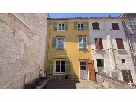 à vendre immeuble à renover avec cave et cour à gonfaron