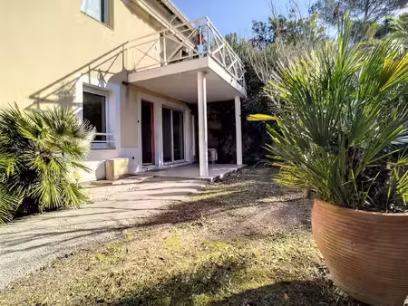 rare st raphael valescure appartement en rdj en location
