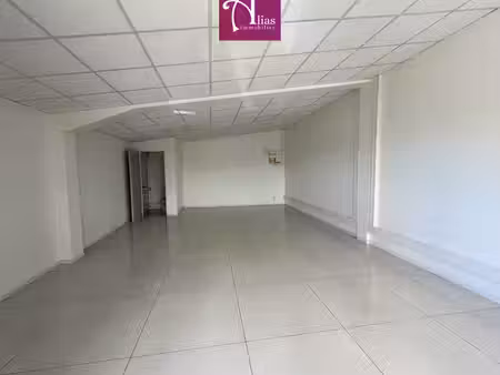 location local professionnel 52m² baie mahault 97122