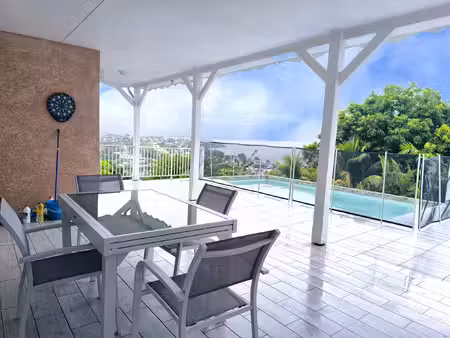 location maison 5 pièces 109m² petit bourg 97170