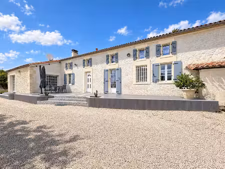 charme de l'ancien et confort d'une renovation moderne pour cette maison rénovée