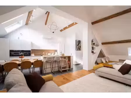 maison de caractère discrète dans le hameau de proméry