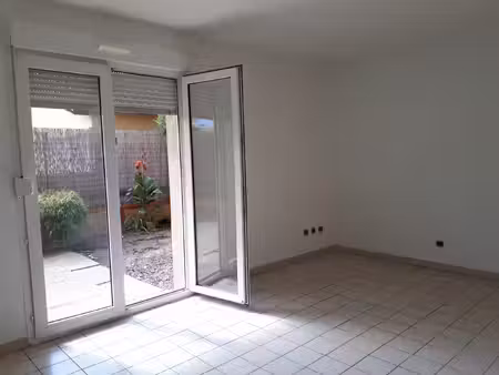 31270 villeneuve: appartement t2 en rch - terrasse et parkin