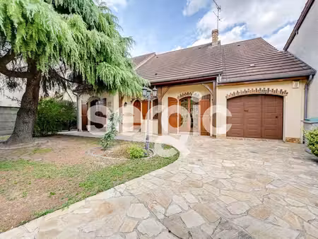 maison plain-pied - 500 m² de terrain - double garage - dépendance