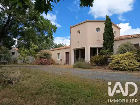 pavillon à essarts-en-bocage (85140)