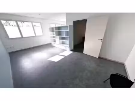 location local commercial