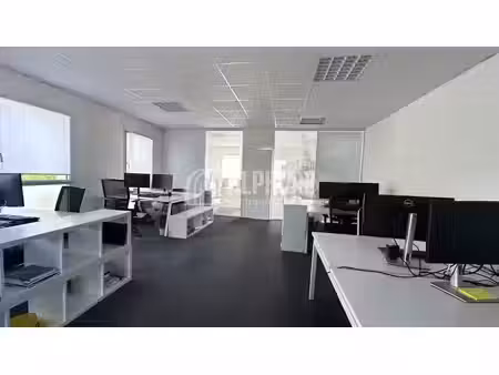 location locaux professionnels 3 pièces 105 m² à saint-nazaire (44600)  1 446 €