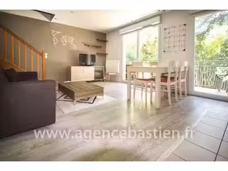 location meublée appartement 3 pièces 70 m² à divonne-les-bains (01220)  2 180 €