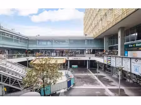 location commerce montreuil 93100 641m²