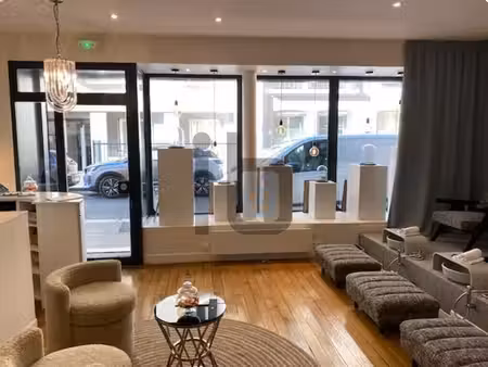 location commerce paris 75016 69m²