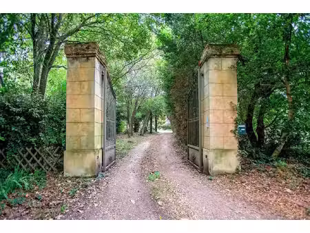 aux portes de carcassonne: magnifique propriété  parc de 1 5 ha  piscine.