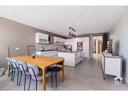 maison spacieuse avec 5 chambres et finitions modernes