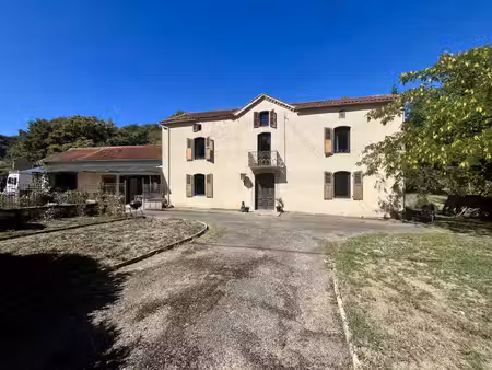 belle maison de caractère rénovée  4 chambres  dépendances  1 7ha de terrain