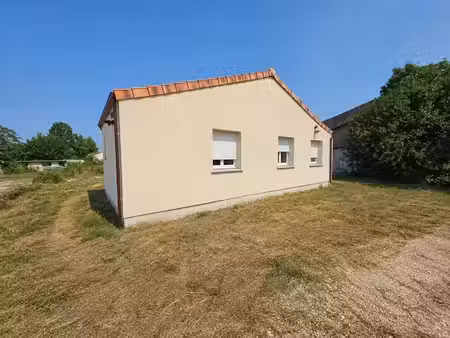 location maison 4 pièces 82 m² à saint-ciers-sur-gironde (33820)  985 €