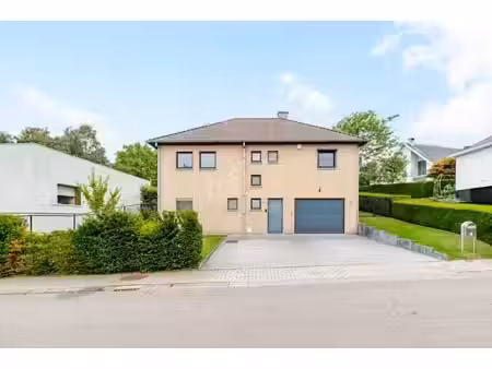 villa prête à vivre dans un quartier vert