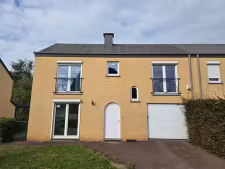 agréable maison 3 chambres avec garage et jardin