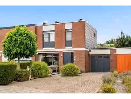 maison familiale prête à emménager avec un jardin de ville