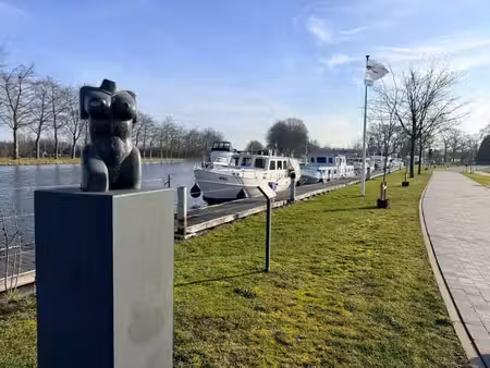 uniek gelijkvloers gemeubeld 3 slaapkamer appartement!
