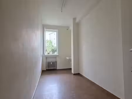 rue de bordeaux : superbe appart 1 ch + ch. bonne rau rdc