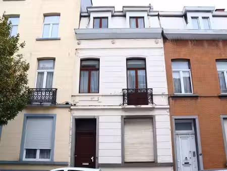 maison entièrement a rénover avec 5 chambres à vendre à m...