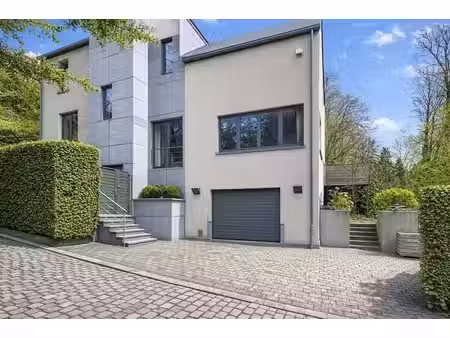 superbe triplex de 323 m² - entouré de terrasses peb b