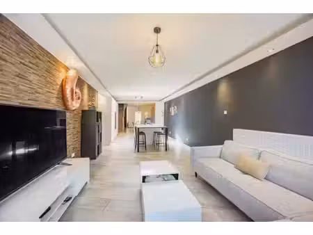 superbe maison rénovée avec garage et jardin