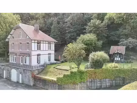 villa bourgeoise avec petit parc au centre d’esneux