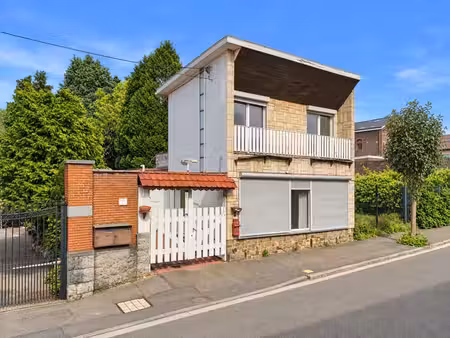 maison avec beau potentiel  jardin et dépendance de 3 pièces