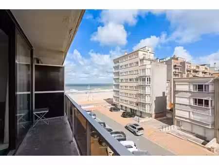 studio avec vue latérale sur la mer à koksijde