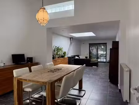 maison rénovée avec jardin  4 chambres  emplacement de choix