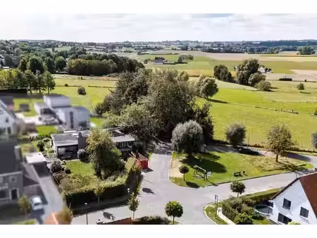 spacieuse bungalow de 1960 sur 1566 m² avec vue panoramique