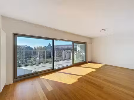 quartier européen : appartement 2 chambres avec terrasse