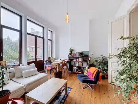 appartement de charme entièrement rénové de 55m² à ixelles