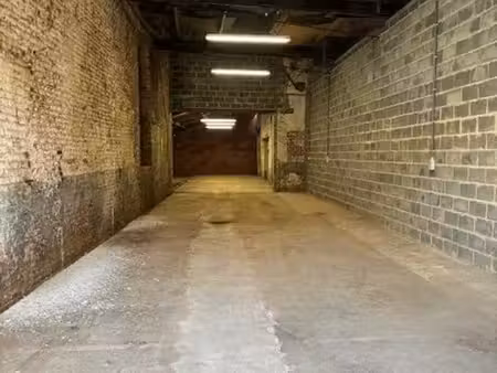 entrepot de 220 m² à louer centre de soignies