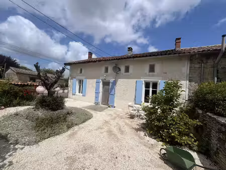 maison spacieuse à l'orée d'un village