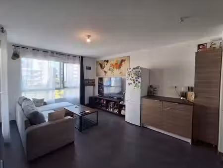 location appartement 2 pièces 42 m² à vaulx-en-velin (69120)