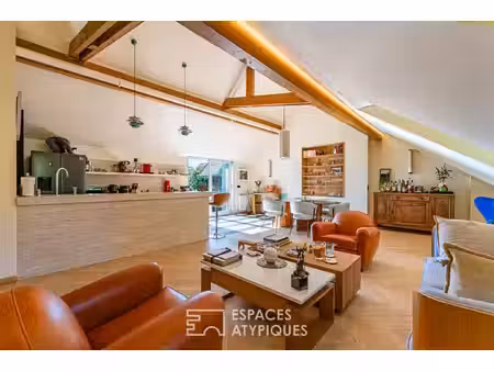 lumineux duplex avec terrasse  dans sa demeure historique réhabilitée