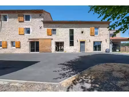 domaine avec piscine et gîte indépendant