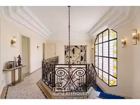 villa chaptal  duplex d'exception art déco aux volumes majestueux .