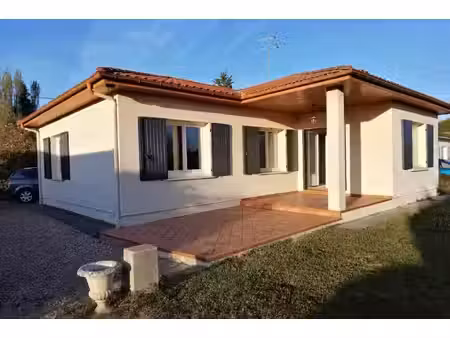 maison meublée 90 m2 - 3 chambres avec jardin arboré au calm