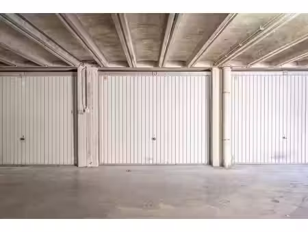 box garage fermé sécurisé