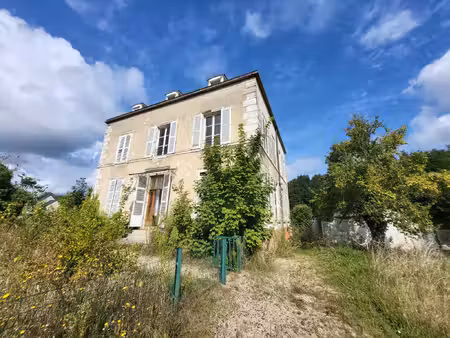 immeuble de 347 m2 sur un terrain de 1047 m2