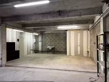 local 140 m² pour garage ou entrepôt