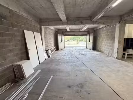 local professionnel 70 m²