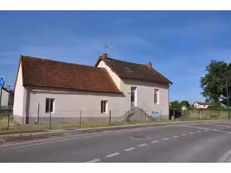 belle maison avec 2 chambres  terrain de 892 m2  proche cent