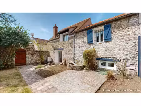 neauphle le vieux centre village  maison en pierre avec jard