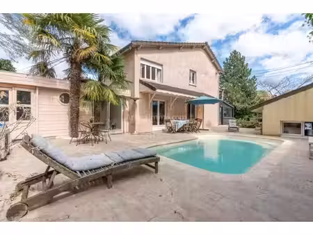 maison avec piscine-5 pièces/ 3 chambres104m2-un havre de paix à neuilly plaisance