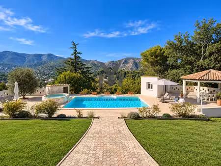 vue imprenable sur roquevaire  maison de 166 m2 avec piscine