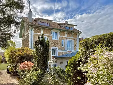 brunoy – quartier des deux vallées – élégante demeure de caractère avec piscine sur terrai