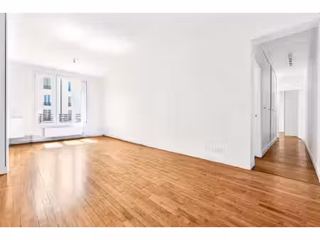 t3 - 55m² au coeur du marché aux puces